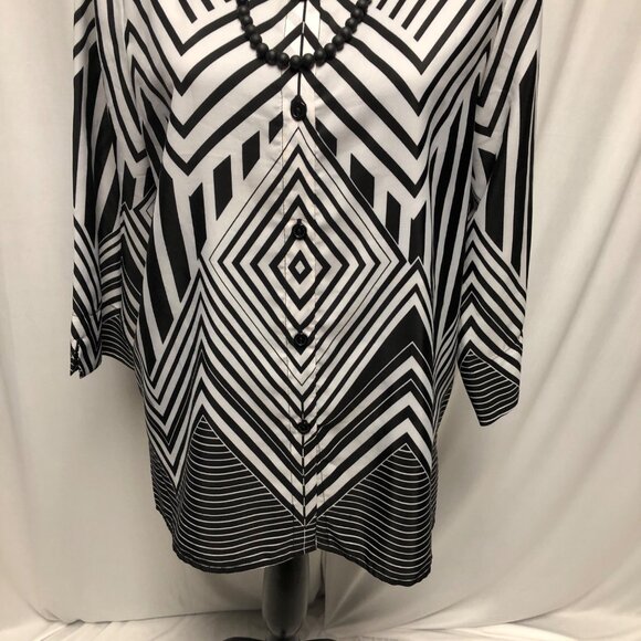 Alfred Dunner Blouse Womens Size 12 Black White Geometric Button Up Shirt - Picture 3 of 7